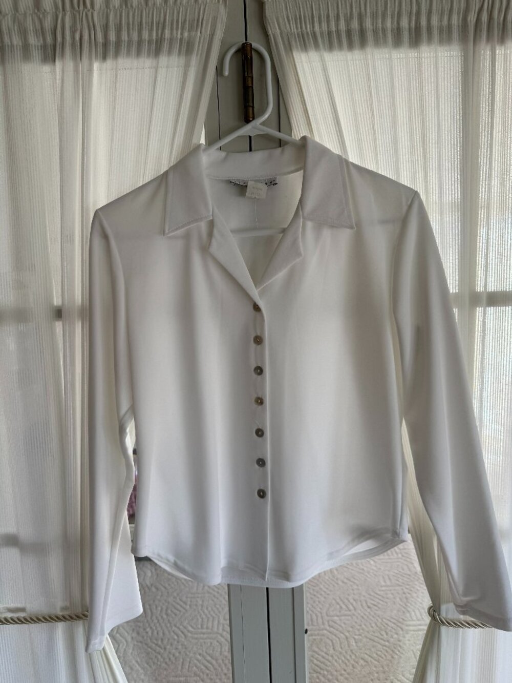 Tiramisu Women's Medium White Button-Down Shirt